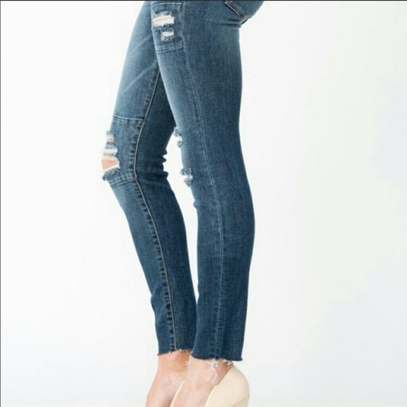 🎉HP🎉 Gorgeous Distressed Skinnies💕 - Picture 7 of 8